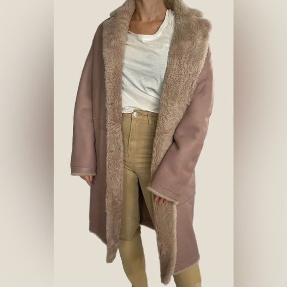 SPRUNG FRERES
Pink Lambskin Shearling
Reversible Coat
Size UK 8 - Picture 4 of 7